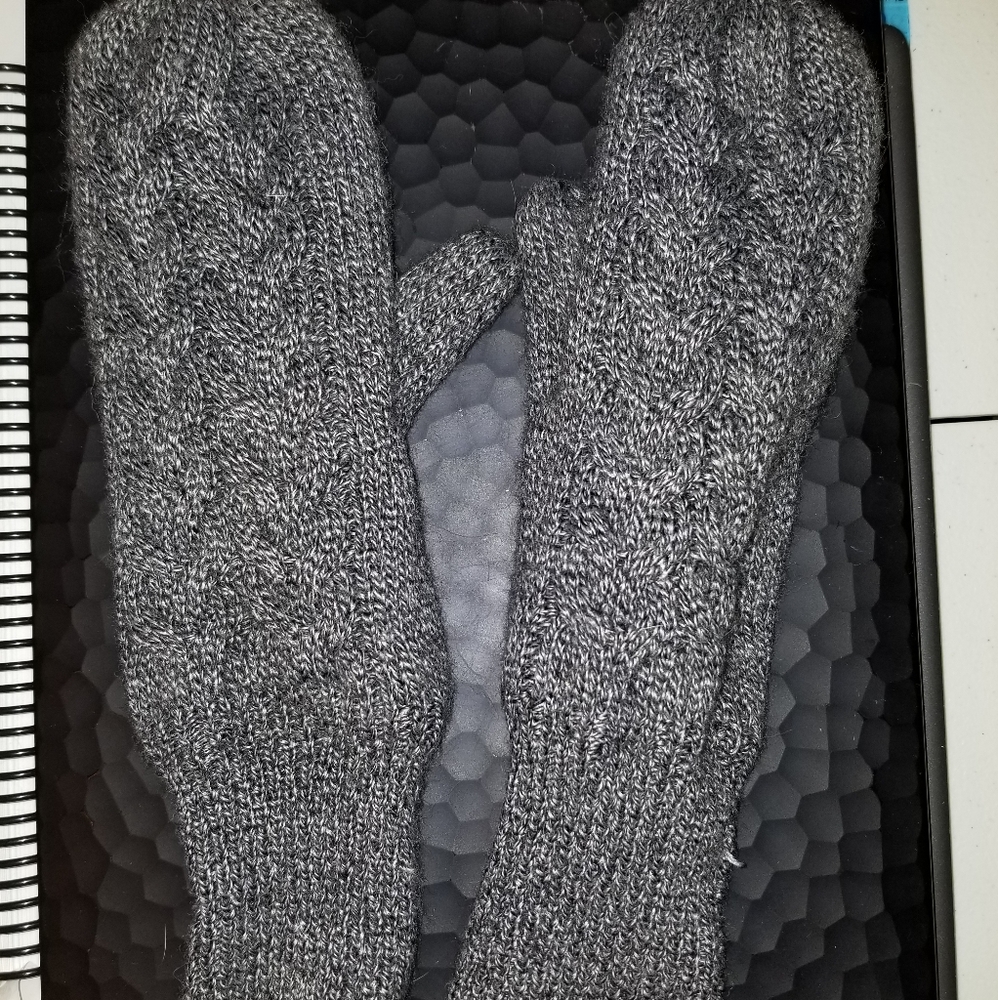 Tentree wool mittens gloves
